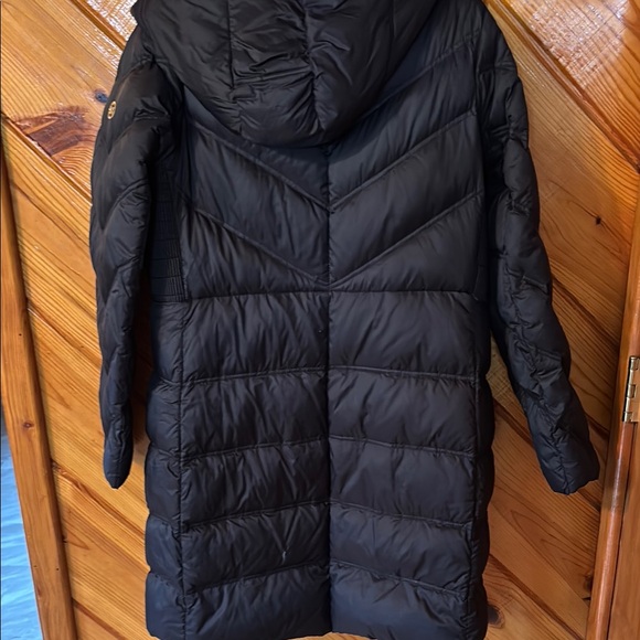 Michael Kors Black Puffer Coat with Hood and Quilted Design - Picture 7 of 8